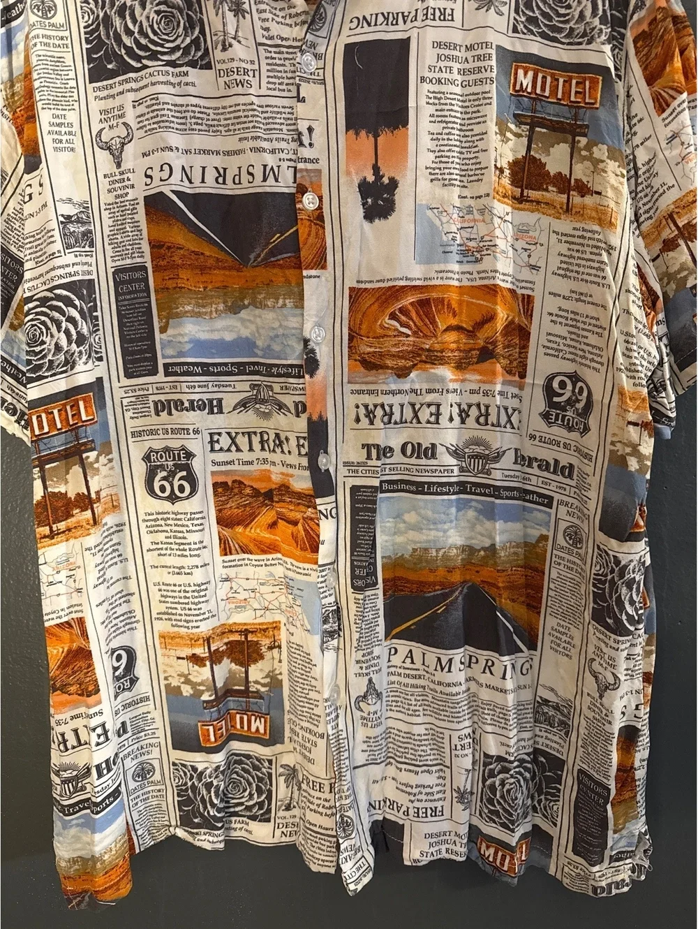 No Boundaries Men's Short Sleeve Button-Up Shirt Newspaper Print_2